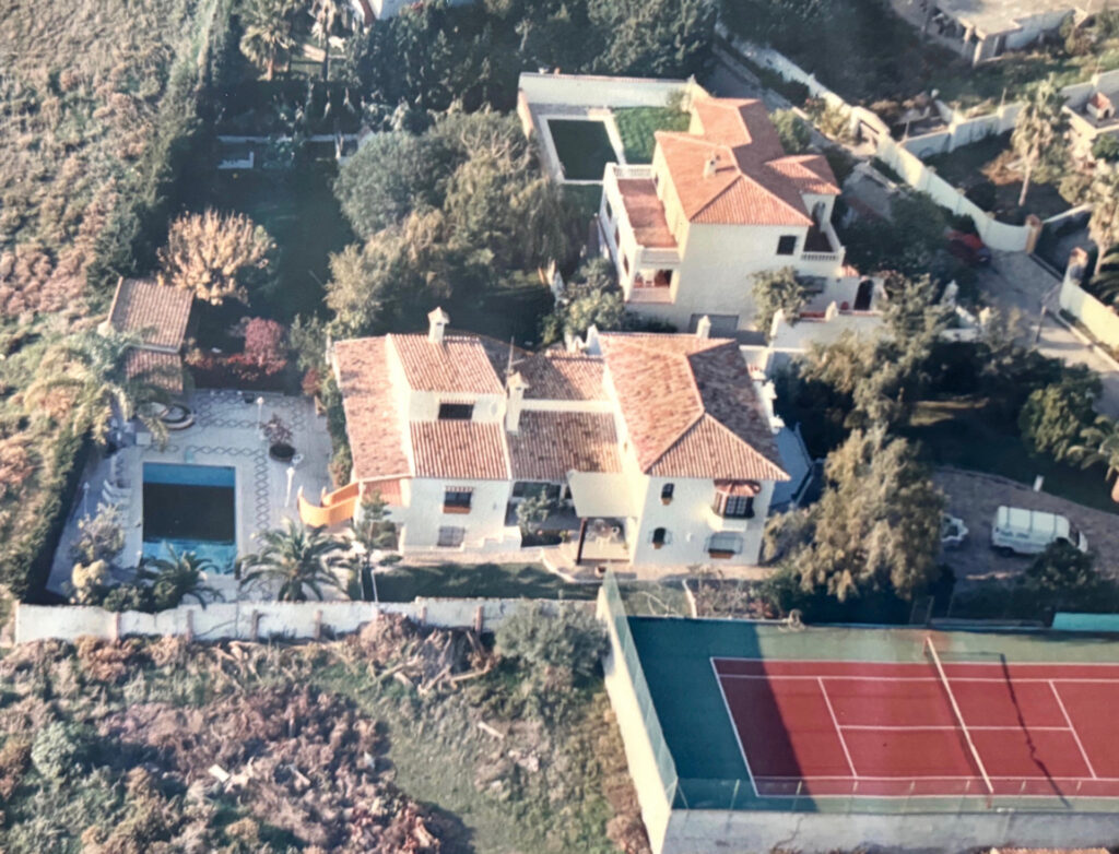 Unique Investment Opportunity in Estepona: Luxury Villa Near the Beach In Don Pedro