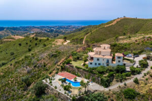 Country estate for sale in Estepona