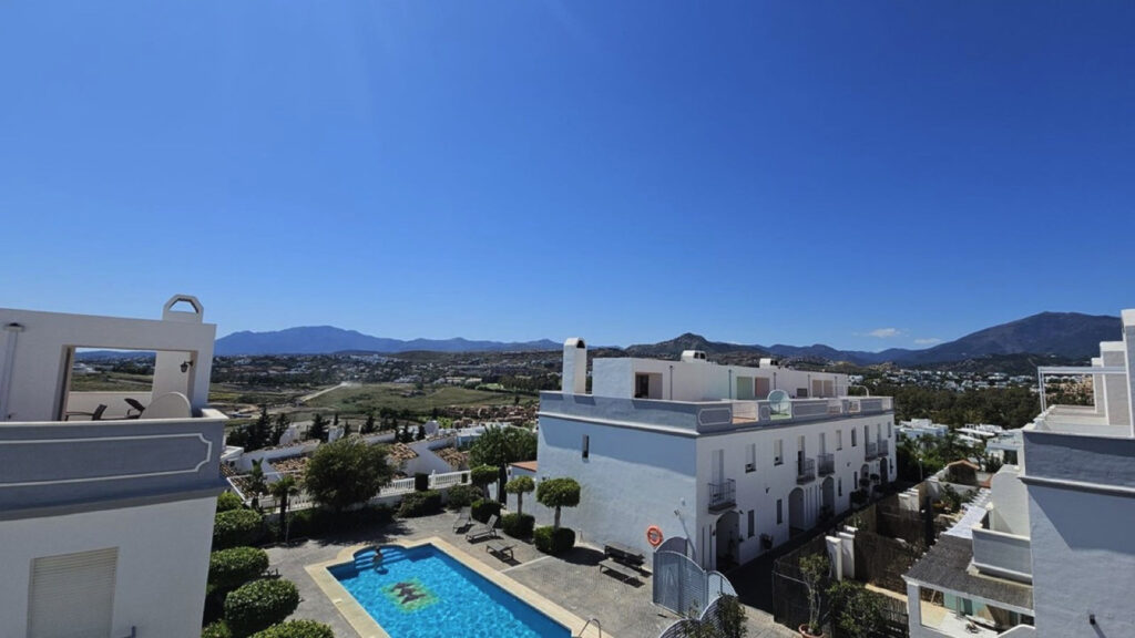 Prime Townhouse in Urb. Atalaya Golf with Rooftop Terrace & Sea Views In Nueva Atalaya