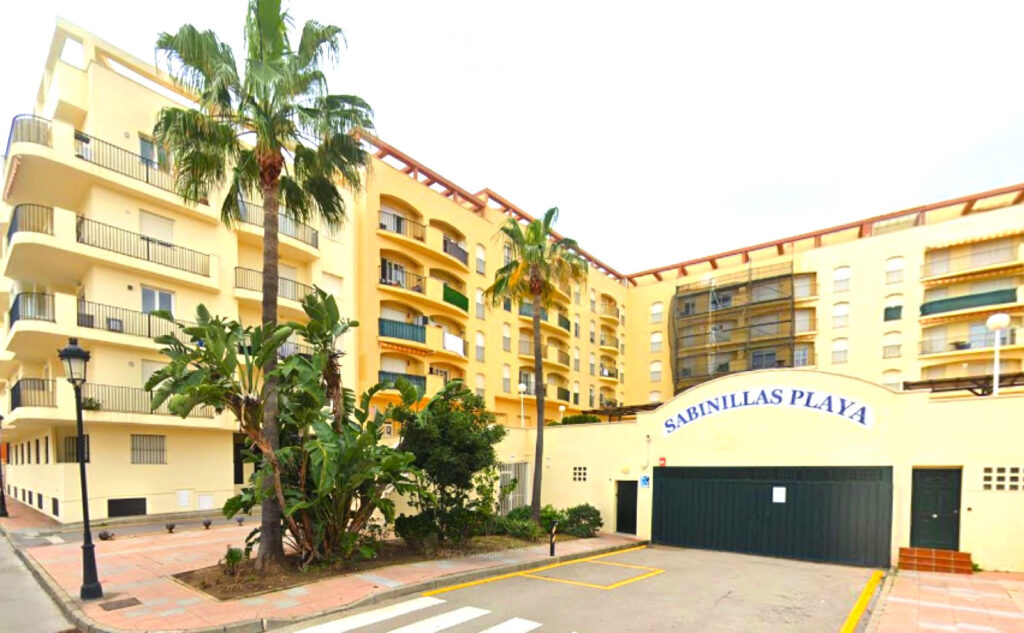 Charming first-floor apartment in the sought-after Urbanización Sabinillas Playa In Sabinillas