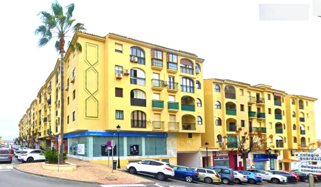 Spacious and luminous apartment in the heart of San Luis de Sabinillas In Sabinillas