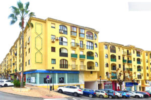 Spacious and luminous apartment in the heart of San Luis de Sabinillas In Sabinillas