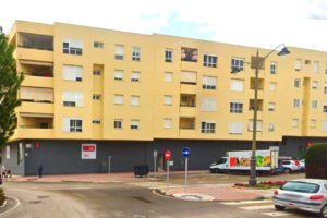 Magnificent 3-Bedroom Apartment with Huge 36 m² Garage in Puerto de Estepona