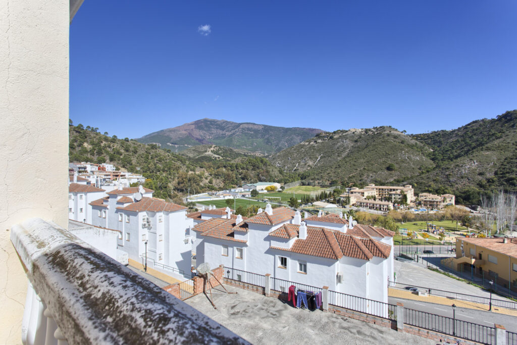 Andalusian charm with panoramic views in Benahavís In Benahavis