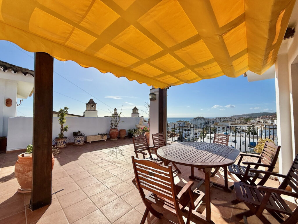 Exceptional penthouse with panoramic views in Duquesa Port, Manilva In Marina Duquesa