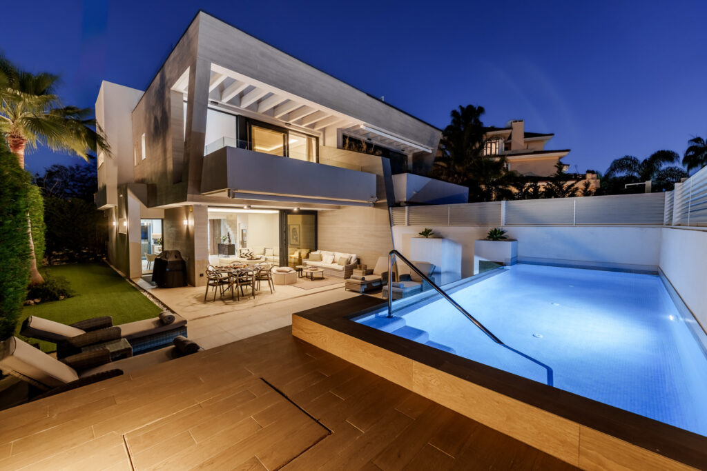 Exclusive contemporary beachside semi-detached villa In Marbella – Puerto Banus