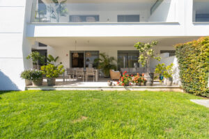 Bright 3-bedroom ground floor apartment with private garden in Vanian Gardens – New Golden Mile In Selwo