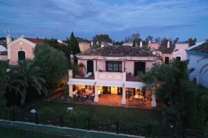 Villa with private pool on the golf course front line – Isla de Guadalmina, Guadalmina Alta In Guadalmina Alta