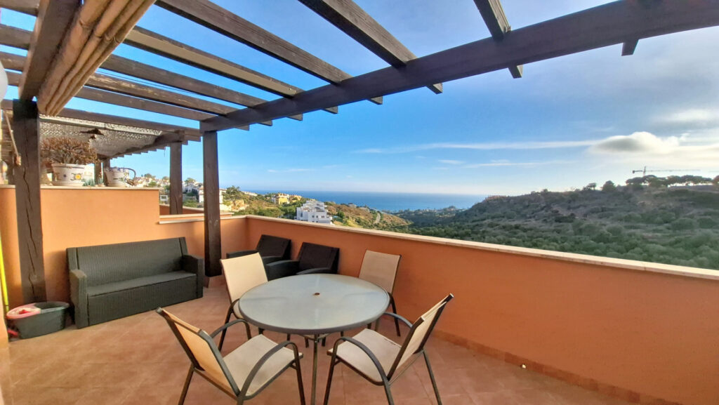 Exceptional 2-Bedroom Penthouse with Sea & Gibraltar Views near Sotogrande In Bahia de las Rocas