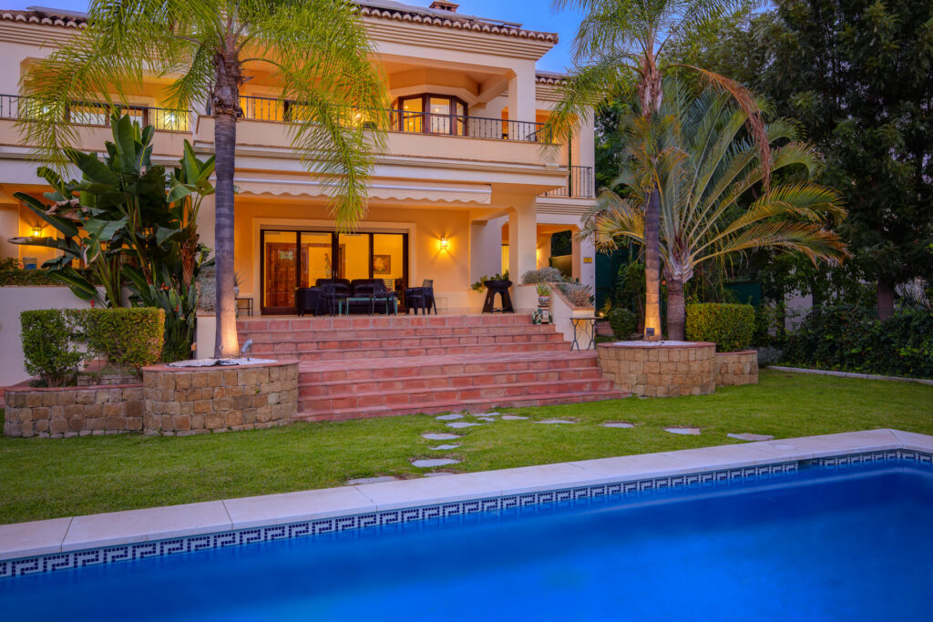 Villa In Los Arqueros Benahavis