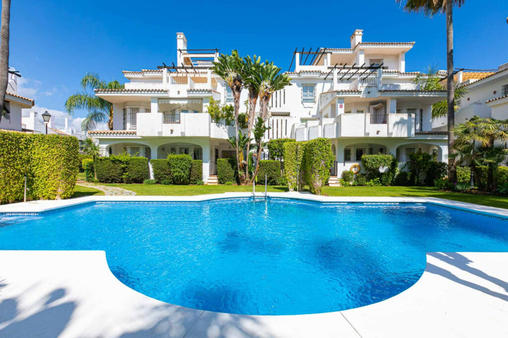 MODERN In Los Naranjos de Marbella