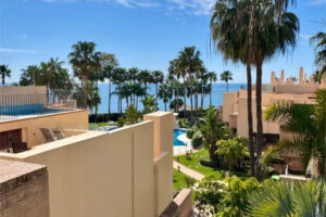 Luxury Front-Line Beach Apartment in Bahia de la Plata, Estepona East In Bahia de la Plata