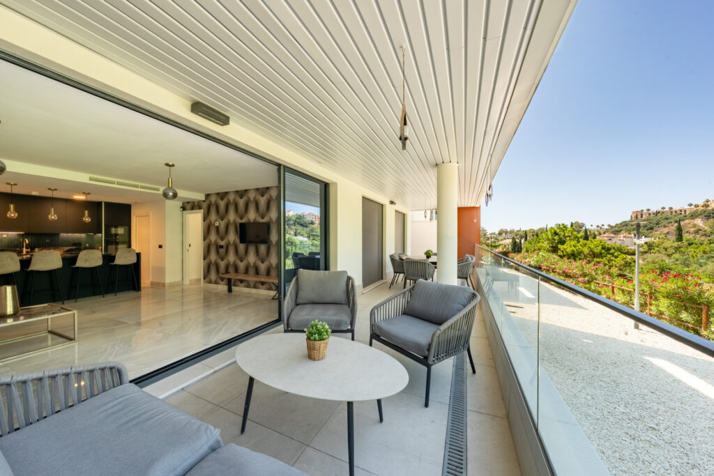 Stylish 3-Bedroom Apartment with Mountain Views – With Rental License! In Alborada Homes