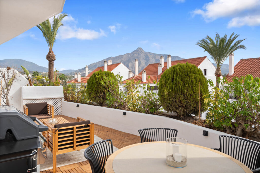 Stunning Renovated 4-Bedroom Apartment in Prime Nueva Andalucía Location In Jardines de Andalucia