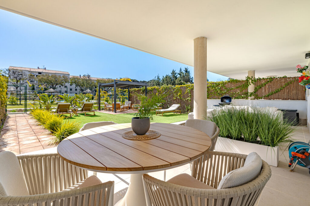 Brand-New 2-Bed Ground-Floor Apartment with Large Garden in Aranya, Estepona In Estepona
