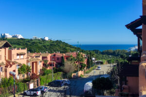 Penthouse with 80m² rooftop terrace and open panoramic views In Casares del Sol – Casares Golf