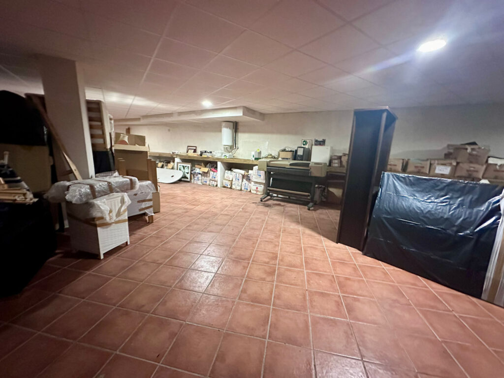 Magnificent premises located in the heart of Cabopino-Artola’s commercial center (Marbella East). In Puerto de Cabopino