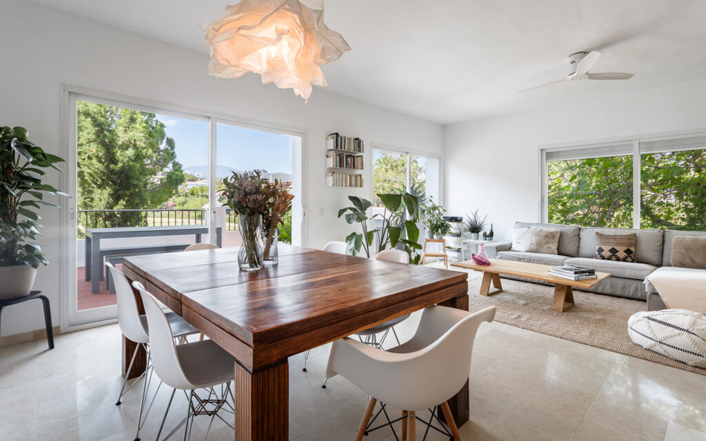 Spacious frontline golf townhouse in Las Encinas, La Quinta, Benahavís In La Quinta