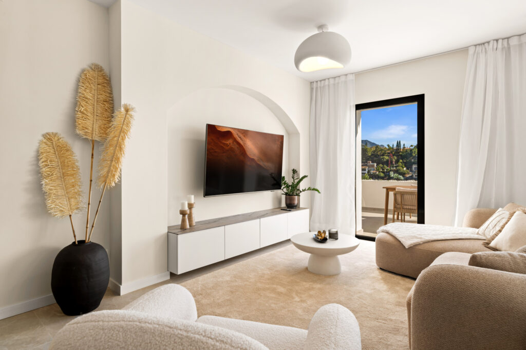 Elegant Renovated Apartment with Panoramic Golf, Sea & La Concha Views In La Quinta