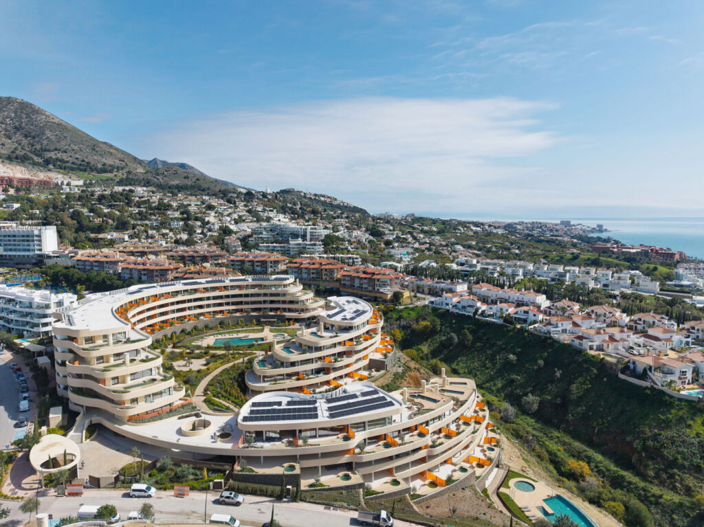 Experience refined coastal living in this brand-new luxury apartment set within the prestigious Higuerón Resort. In El Higueron