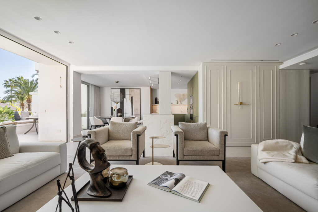 Unique southfacing frontline beach penthouse – Alhambra del Mar In Alhambra del Mar