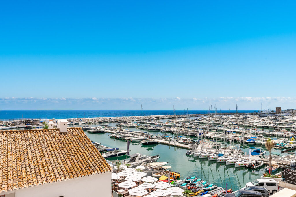 A luxurious and  contemporary designed apartment located within the the famous marina of Puerto Banus In Puerto