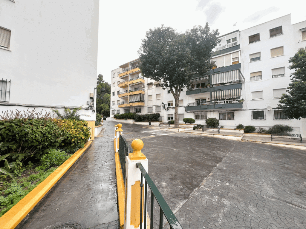 Spacious Ground Floor Apartment in the Heart of Estepona – Prime Location & Great Potential In Estepona Town