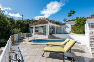 Charming Cottage-Style Villa in the Hills of Benahavís – Excellent Value In Puerto del Almendro