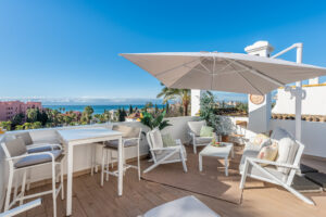 Elegant Scandinavian-Style Townhouse with Sea Views Near the Beach