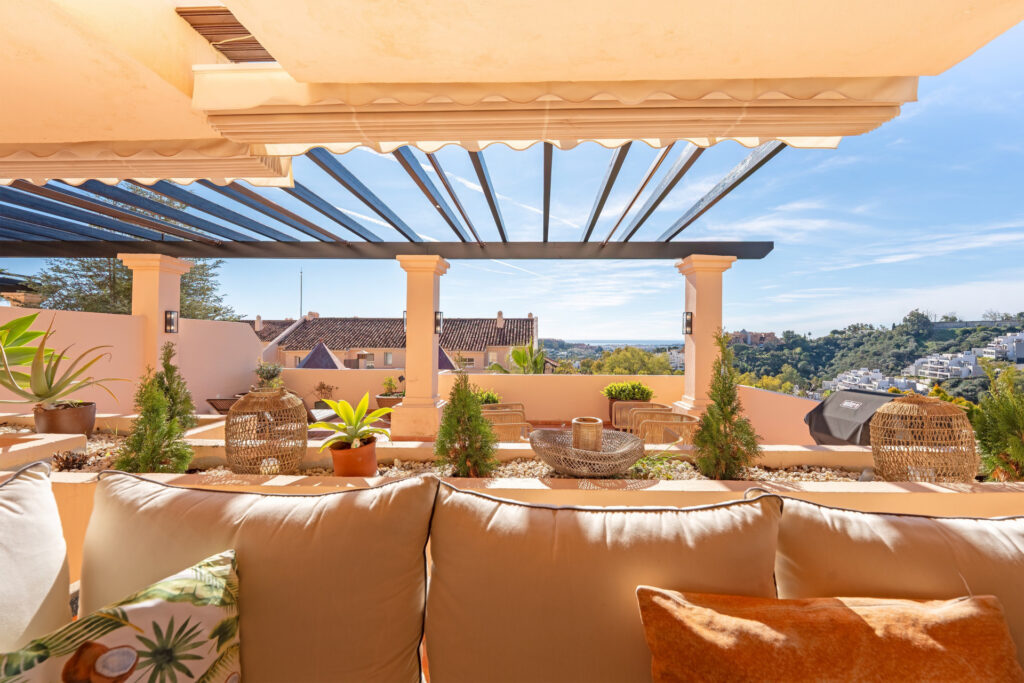 Luxury Apartment for Sale in Albatross Hill, Nueva Andalucía. In Nueva Andalucia