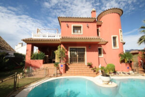 Detached Villa Las Chapas