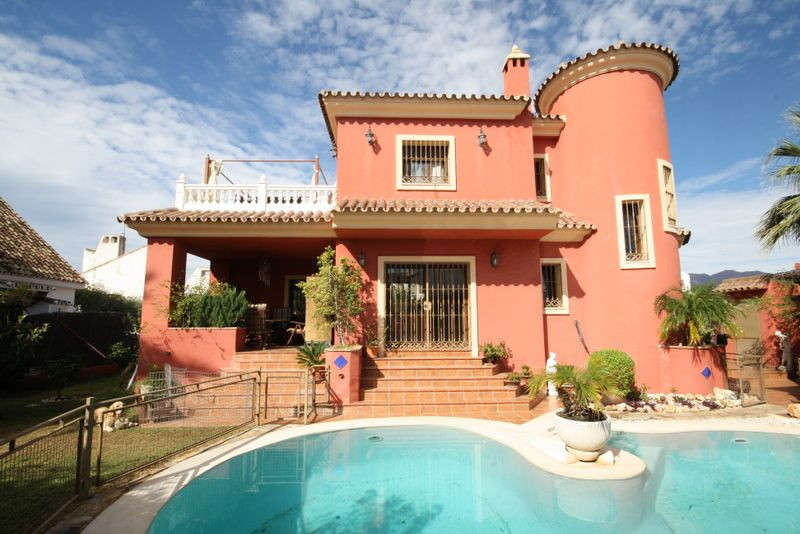 Detached Villa Las Chapas