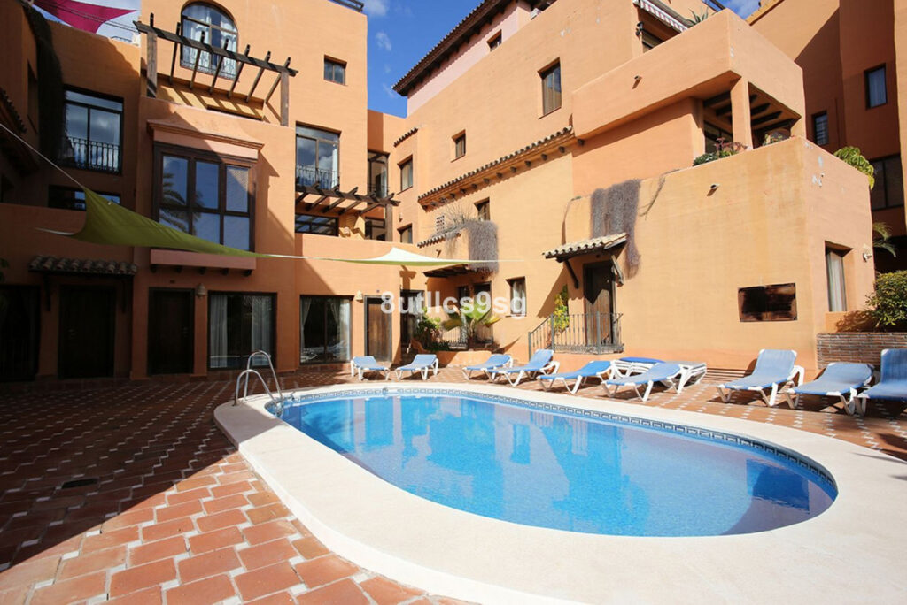Middle Floor Apartment Estepona