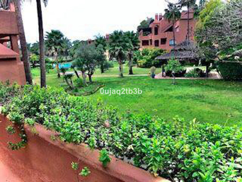 Middle Floor Apartment New Golden Mile