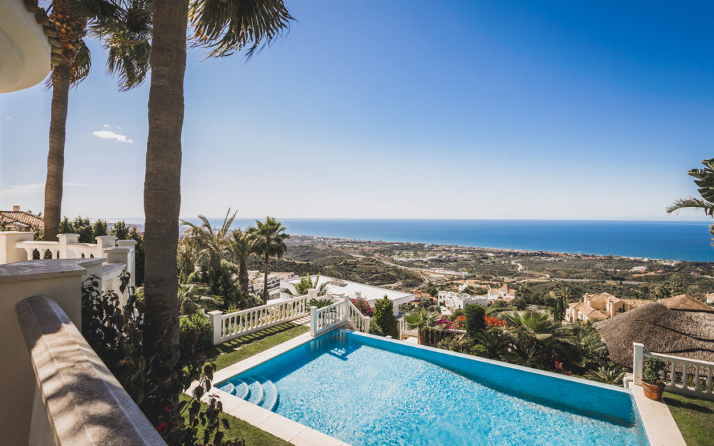 Detached Villa Altos de los Monteros