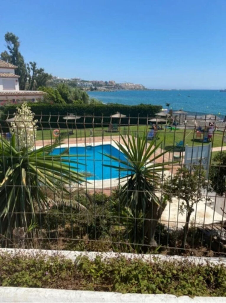 Middle Floor Apartment Estepona