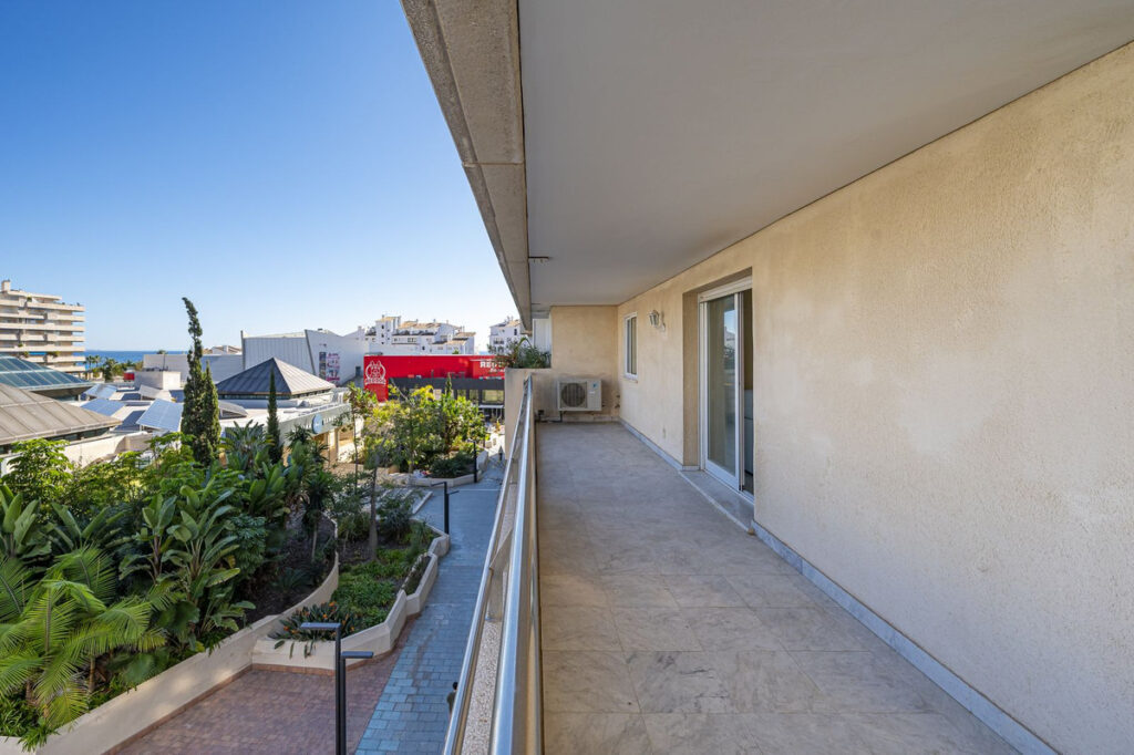 Middle Floor Apartment Puerto Banús