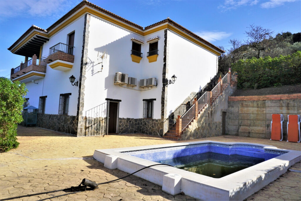 Detached Villa Sayalonga