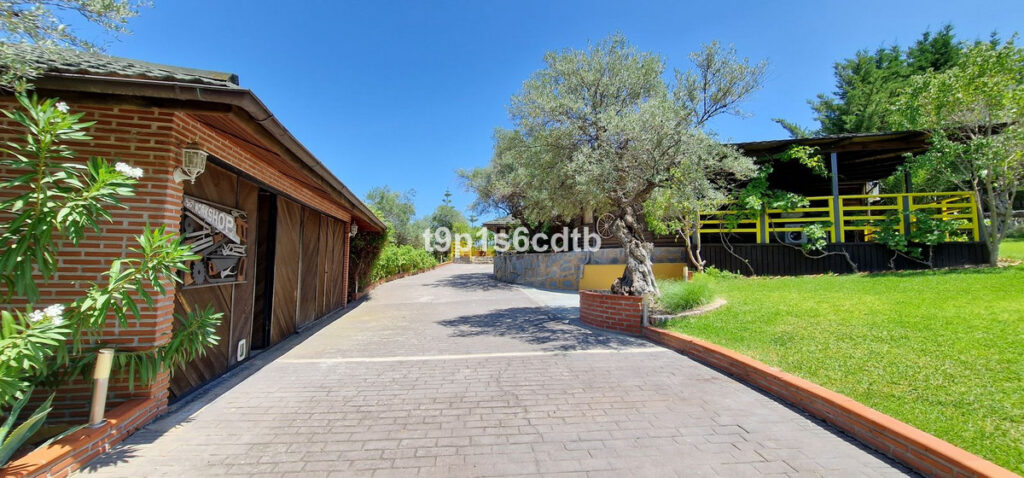Detached Villa Monda