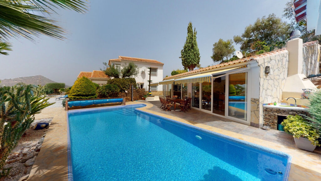 Detached Villa Sayalonga