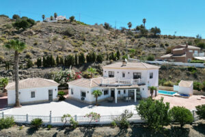 Detached Villa Arenas