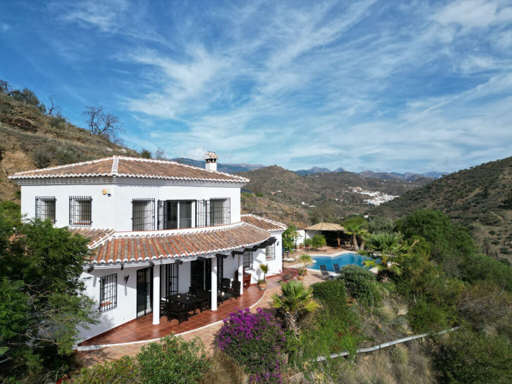 Detached Villa Arenas