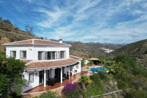 Detached Villa Arenas