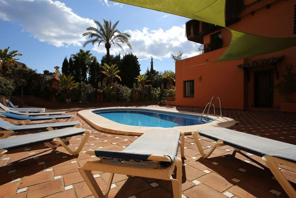 Middle Floor Apartment Estepona