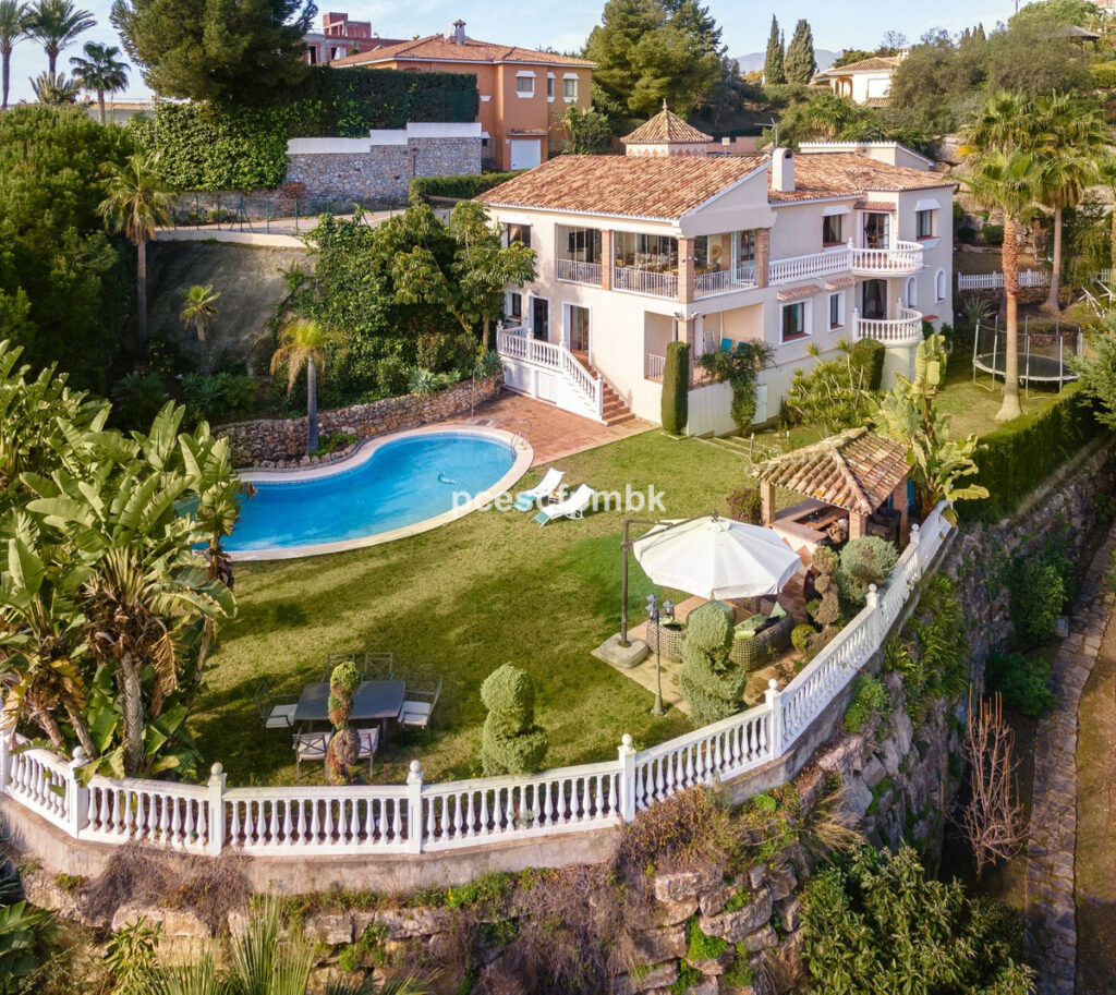 Detached Villa El Paraiso