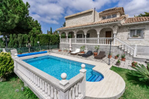 Detached Villa Artola