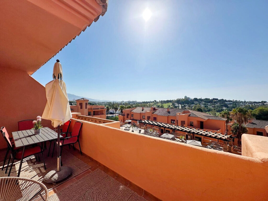 Middle Floor Apartment El Paraiso