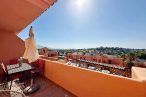 Middle Floor Apartment El Paraiso