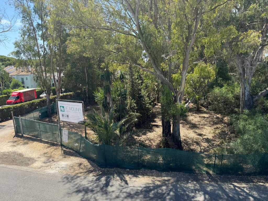 Commercial Plot El Paraiso