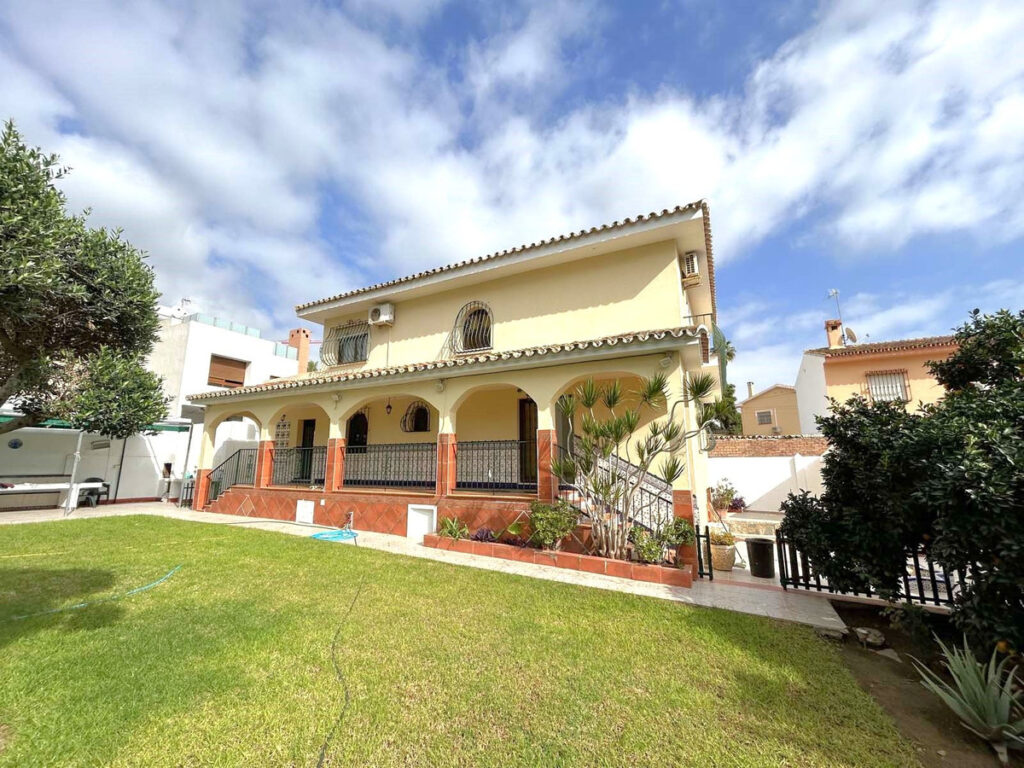 Detached Villa El Coto